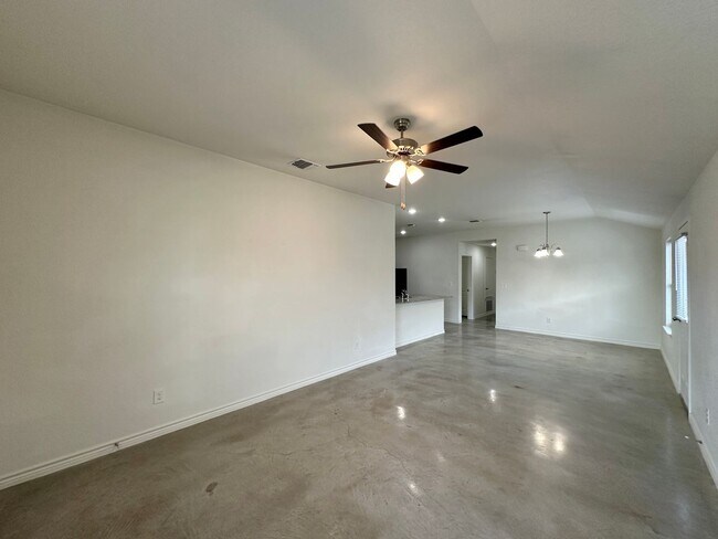 6111 Amelia Earhart Blvd Killeen, TX 76543 photo 3