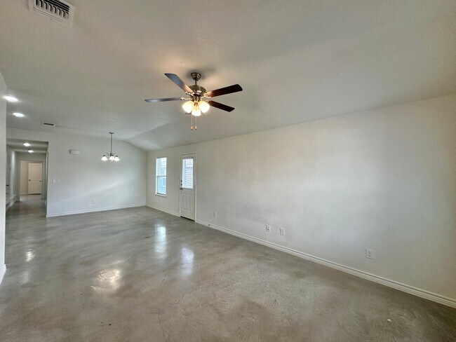 6111 Amelia Earhart Blvd Killeen, TX 76543 photo 2