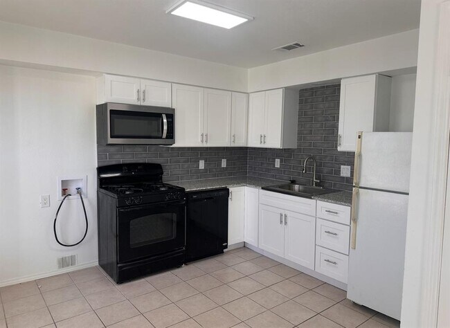 6910 Circle South Road, Austin, TX 78745 photo 5