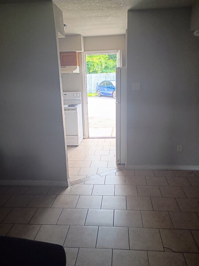 7201 Hallshire Dr photo 3