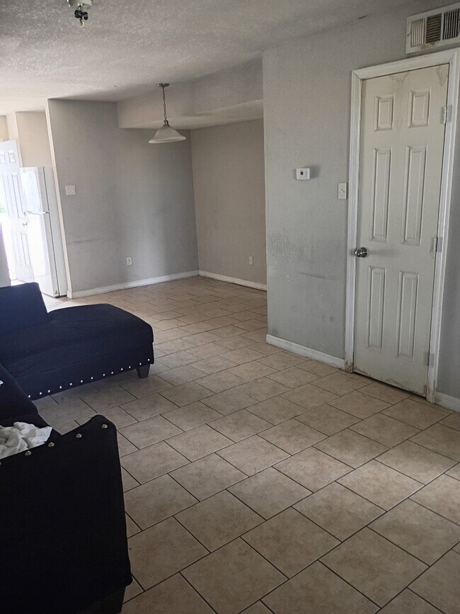 7201 Hallshire Dr photo 4