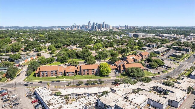 1840 Burton Dr Austin, TX 78741 photo 3