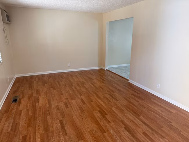2225 Hillsborough Ct photo 3