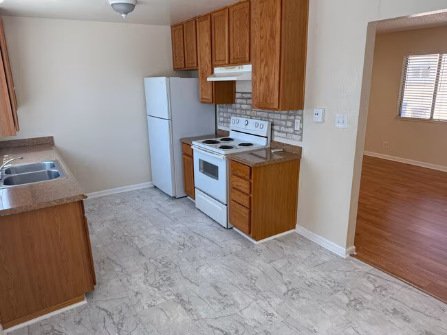 2225 Hillsborough Ct photo 5