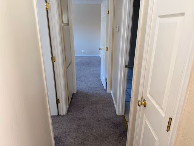2225 Hillsborough Ct photo 2