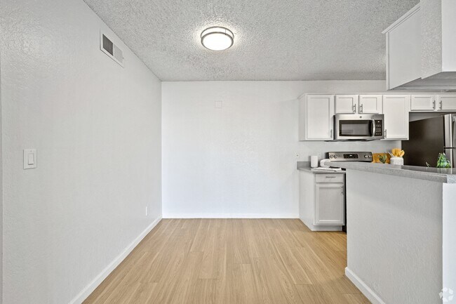 Fireside East Apartments photo 5