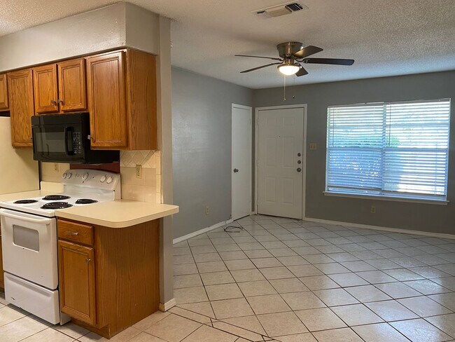 7774 Skolout St San Antonio, TX 78227 photo 3