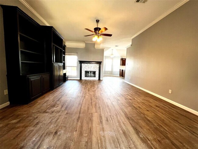 537 Meadowcrest Drive, Burleson, TX 76028 photo 5