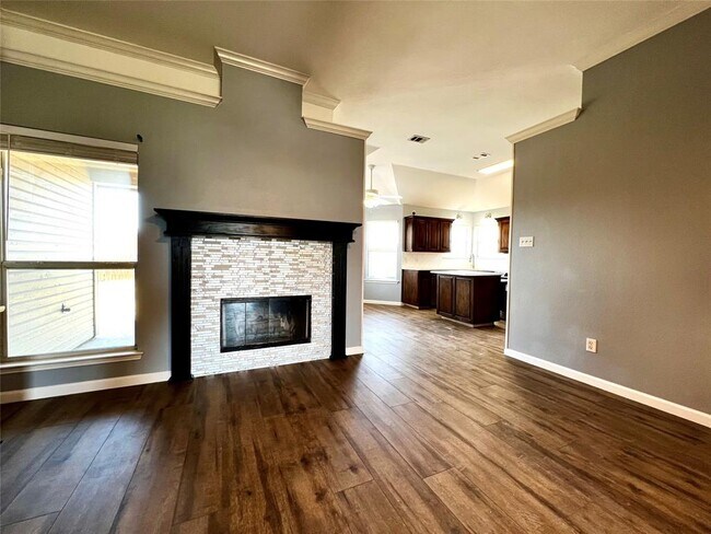 537 Meadowcrest Drive, Burleson, TX 76028 photo 3