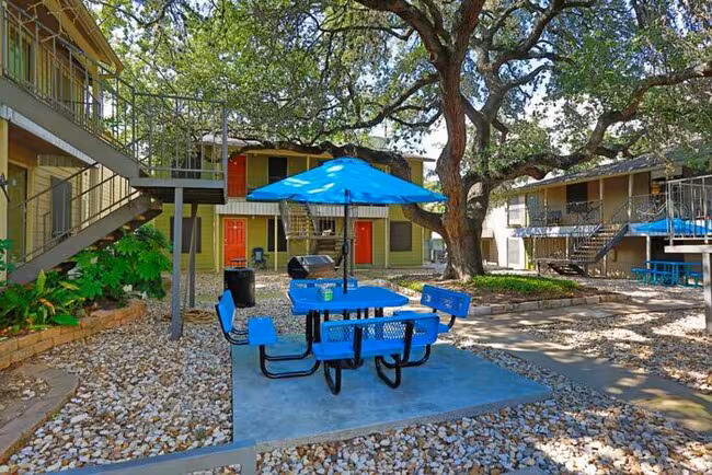 2207 S 5th St Austin, TX 78704 photo 2