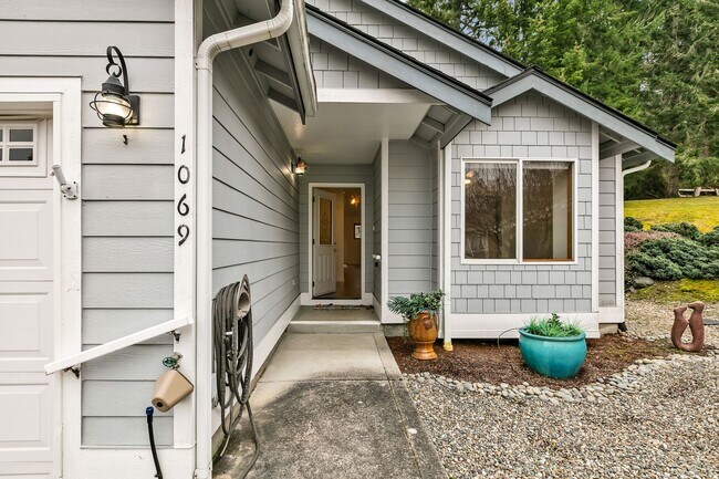 Beautiful 3-Bedroom Steilacoom Condo photo 3