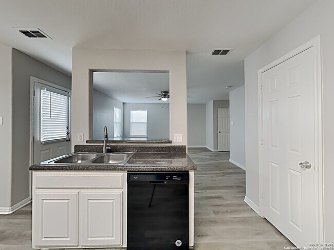 5835 Wildcat Canyon San Antonio, TX 78252 photo 4