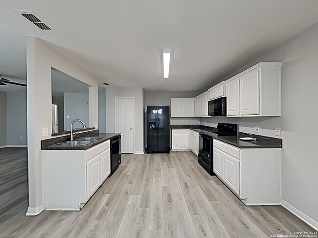 5835 Wildcat Canyon San Antonio, TX 78252 photo 2