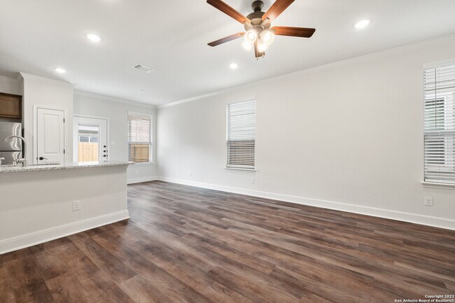 2307 Lynwood Bnd San Antonio, TX 78245 photo 3