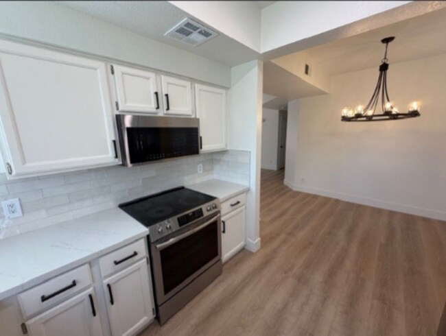3640 N 38th St Phoenix, AZ 85018 photo 5