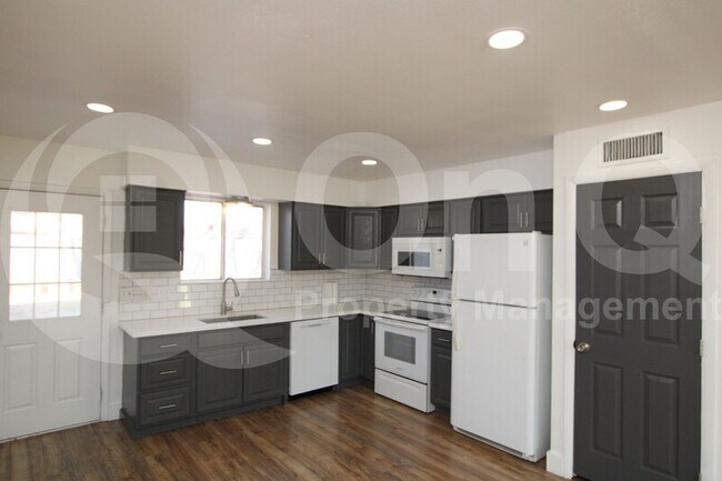 3132 East Edgewood Avenue, Mesa, AZ 85204 photo 2