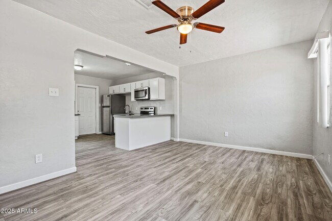528 E Pierson St Phoenix, AZ 85012 photo 5