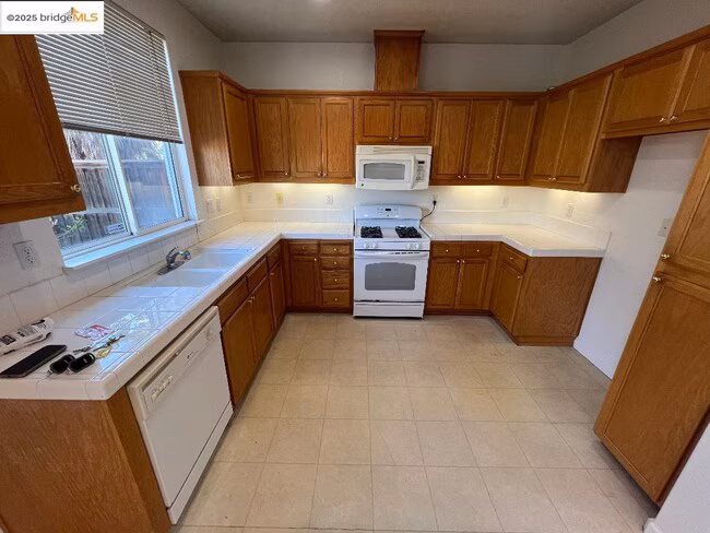 948 Cape May Drive, Pittsburg, CA 94565 photo 4