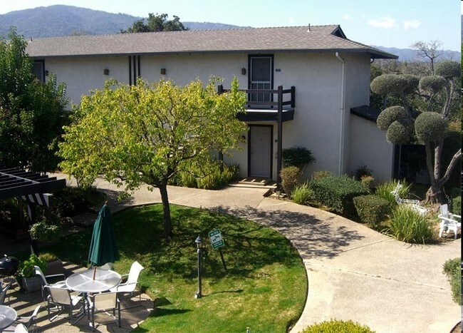 Twelve Oaks Apartments photo 2