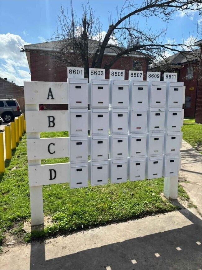 8605 Meta St Houston, TX 77022 photo 2