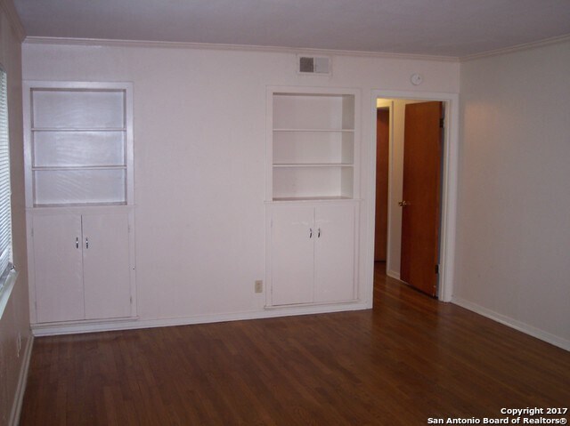 646 E Nottingham Dr San Antonio, TX 78209 photo 2