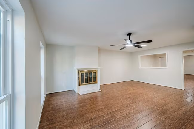 18209 Vinland Drive, Houston, TX 77058 photo 2