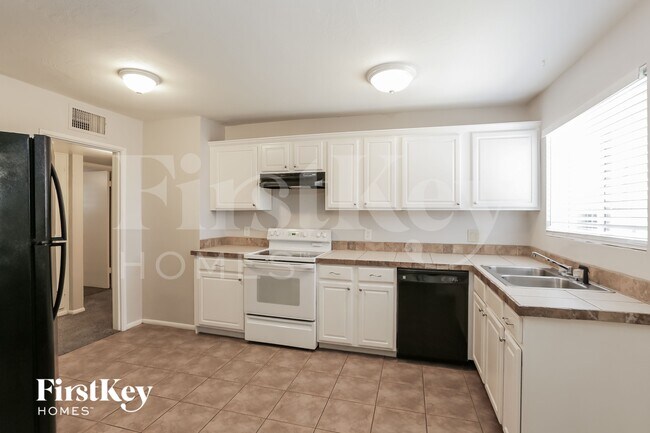 1357 W Sells Dr Phoenix, AZ 85013 photo 5