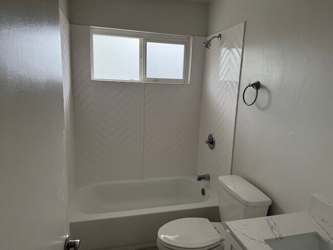 Surfside Palms Apartments photo 4
