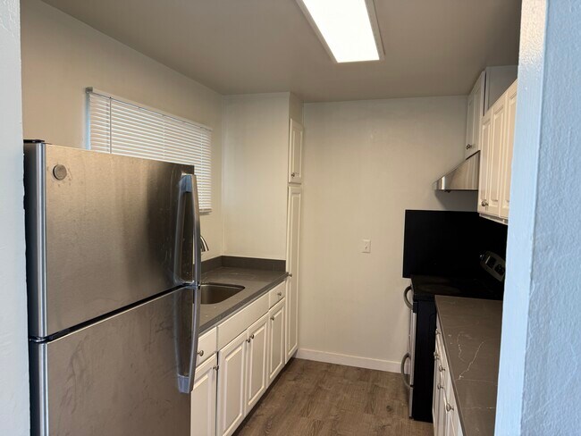 Surfside Palms Apartments photo 5