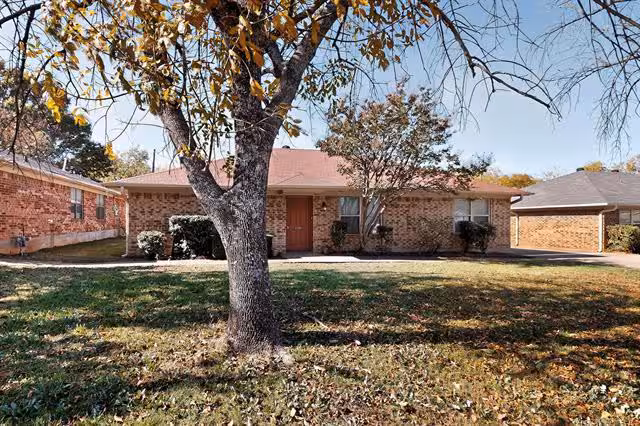 2320 Bernard St photo 2