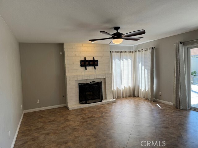 1990 Willowbrook Dr Oceanside, CA 92056 photo 4