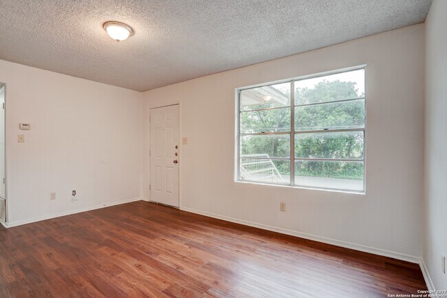 724 Old Martindale Rd San Marcos, TX 78666 photo 4