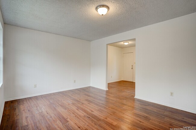 724 Old Martindale Rd San Marcos, TX 78666 photo 5