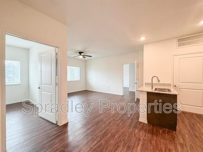 1124 W Ave O Belton, TX 76513 photo 2