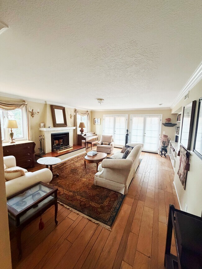 444 Fern Glen, La Jolla, CA 92037 photo 2