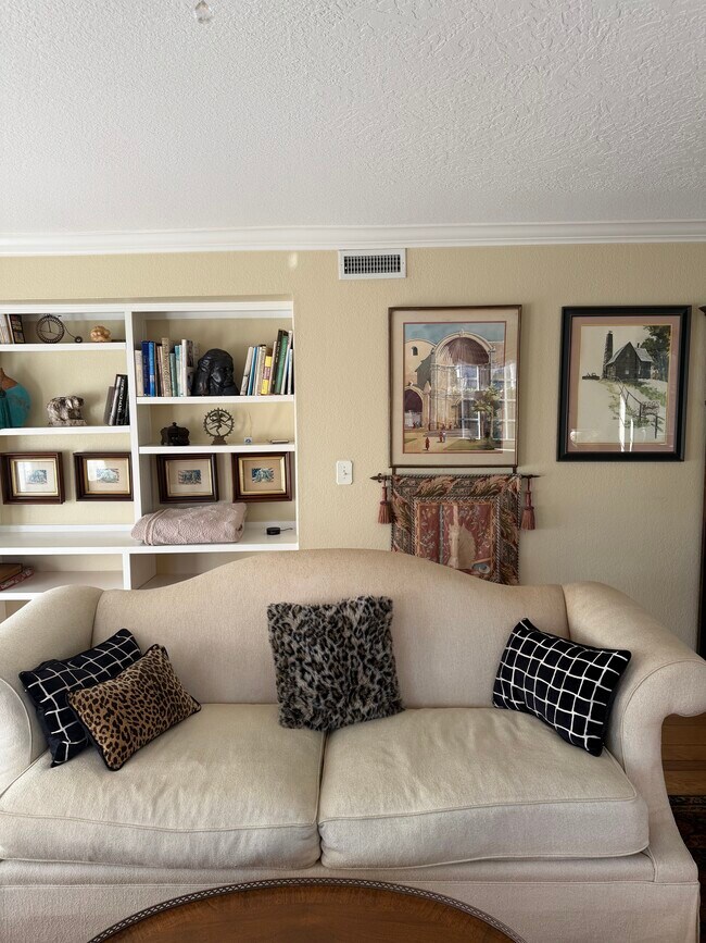 444 Fern Glen, La Jolla, CA 92037 photo 3