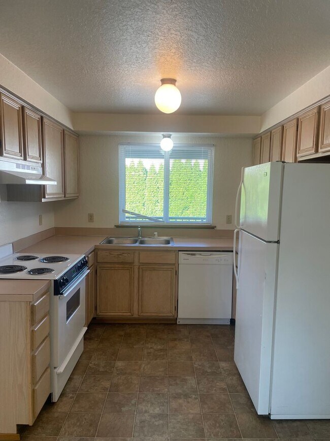 3934 Rucker Ave Everett, WA 98201 photo 5