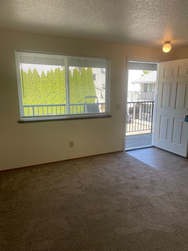 3934 Rucker Ave Everett, WA 98201 photo 2
