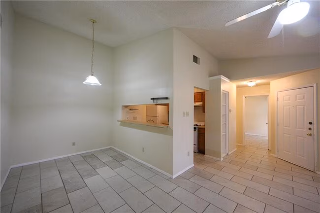12212 Alderbrook Dr Austin, TX 78758 photo 3