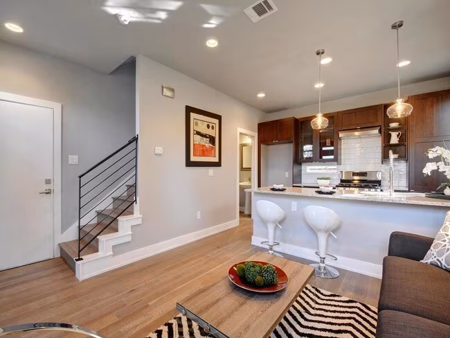 5308 Downs Dr Austin, TX 78721 photo 4
