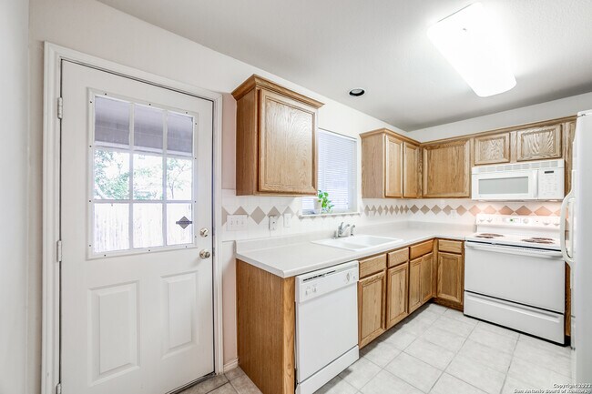 7134 Snowden Crest San Antonio, TX 78240 photo 5