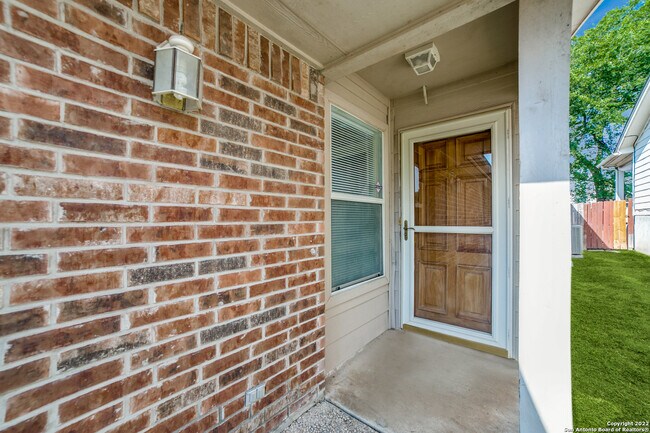 7134 Snowden Crest San Antonio, TX 78240 photo 2