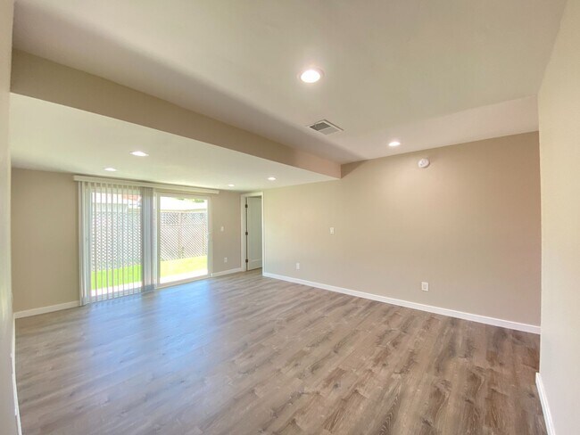 4930 64th St San Diego, CA 92115 photo 5