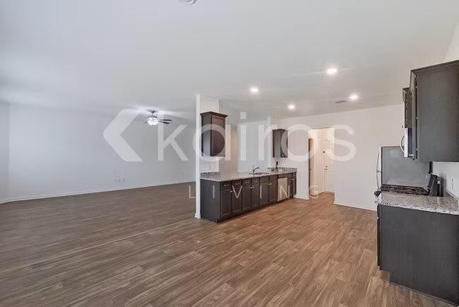 914 Shady Brk New Braunfels, TX 78132 photo 5