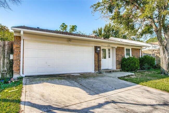 2212 Placid Drive, Carrollton, TX 75007 photo 2