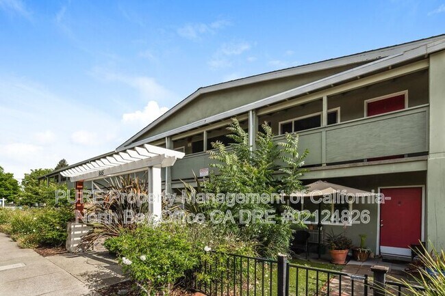 555 Dexter St Santa Rosa, CA 95404 photo 3