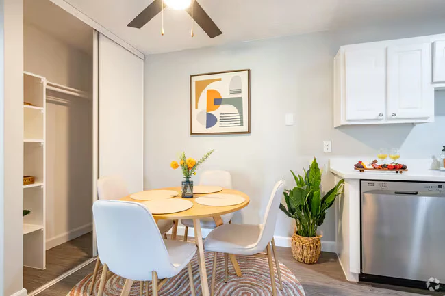 Creekside Park Apartments photo 4