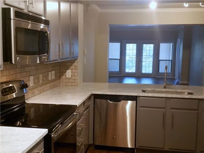 400 1/2 Rio Grande St Austin, TX 78701 photo 4