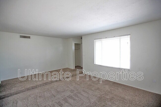 4821 W Altadena Ave photo 2
