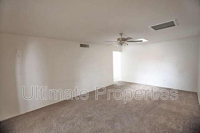 4821 W Altadena Ave photo 4